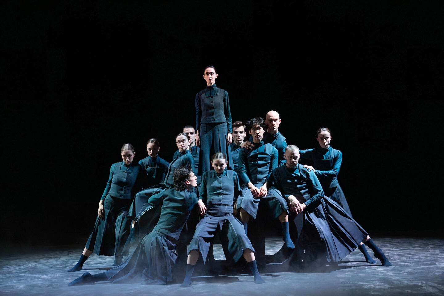 Staatstheater Cottbus
HIERAN [HÖREN]
Eine Choreografie von Brice Asnar (Uraufführung)
Szenenfoto mit dem Ballettensemble 
Foto: © Bernd Schönberger