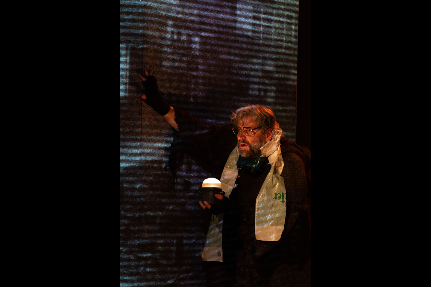 TESLA, DIE SPREE UND DER KIRSCHGARTEN