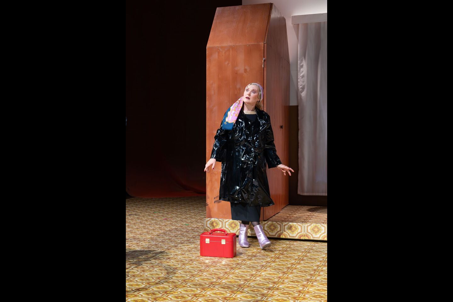 TESLA, DIE SPREE UND DER KIRSCHGARTEN