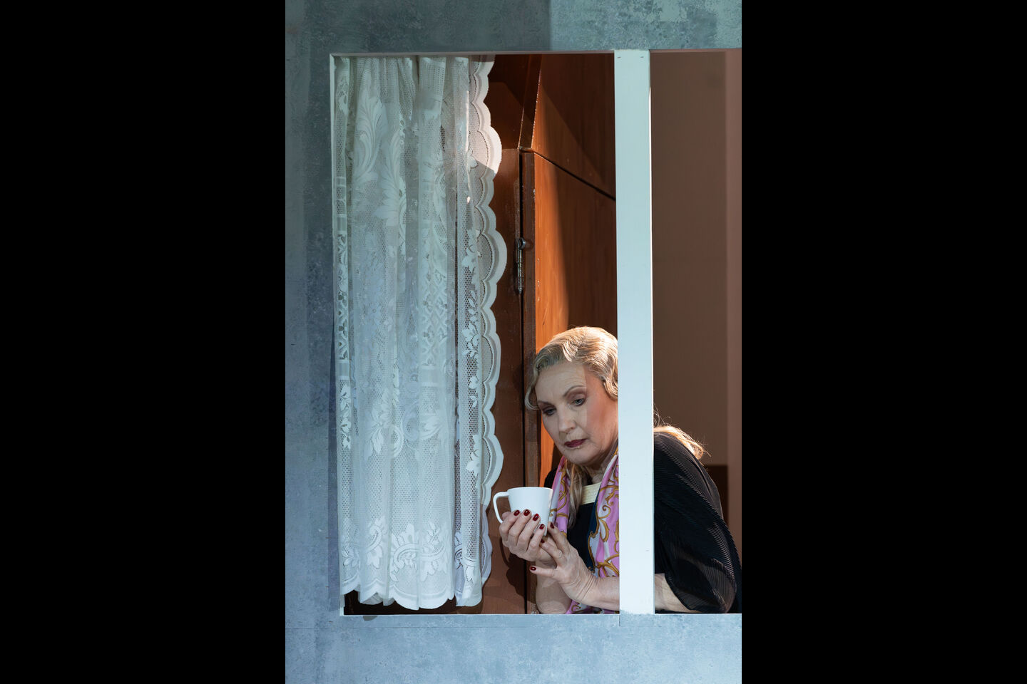 TESLA, DIE SPREE UND DER KIRSCHGARTEN